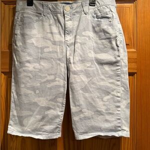 Democracy Light Gray Denim Bermuda Shorts with Subtle Wash Size 14P